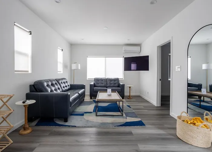 Bungalow W Free Parking 4 Min From Sofi, 8Min From Airport